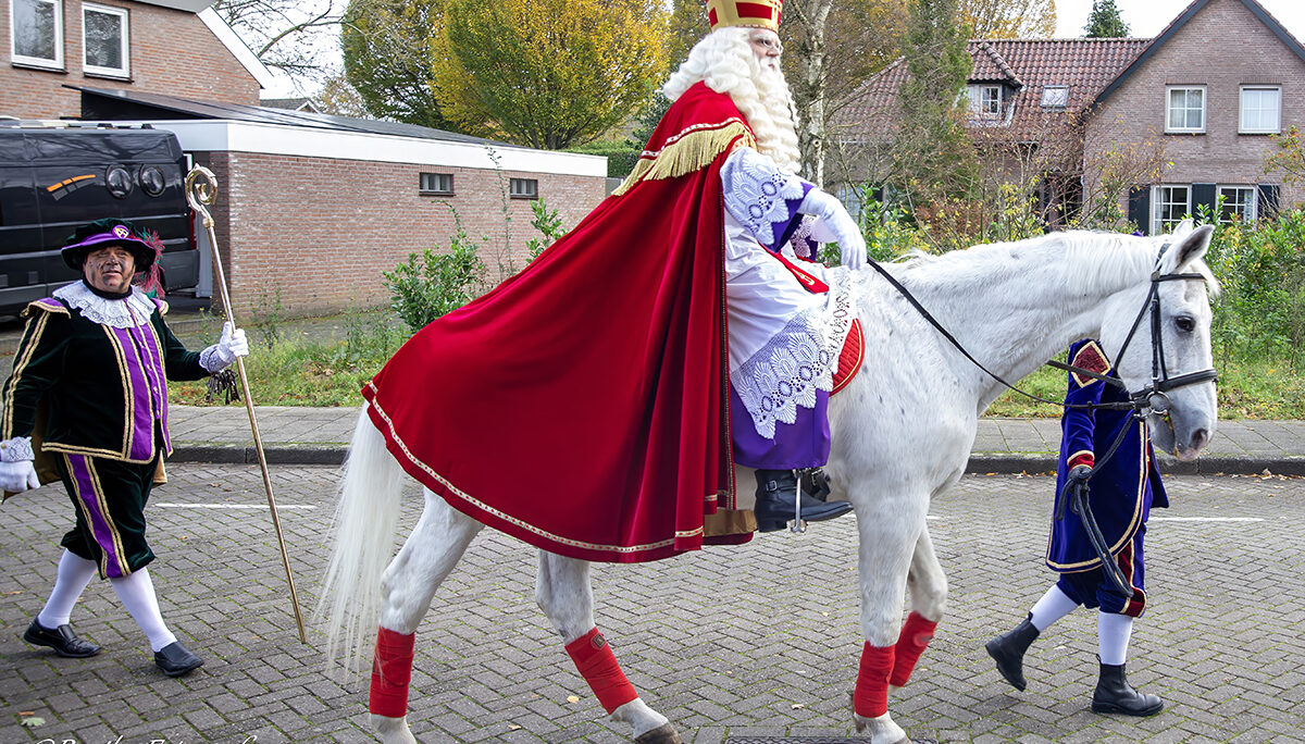 Intocht Sinterklaas in Loon op zand