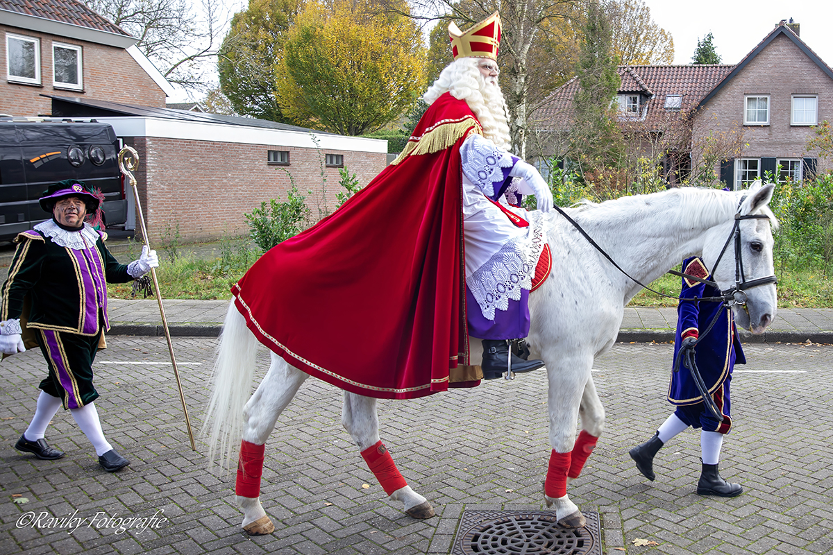 Intocht Sinterklaas in Loon op zand